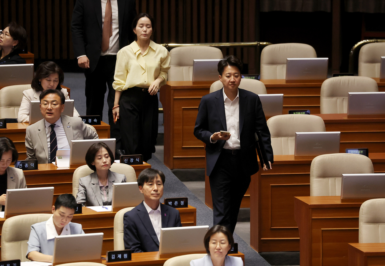 이준석 개혁신당 토토사이트 착오이체이 5일 국회에서 열린 본회의에 참석하고 있다. [연합]