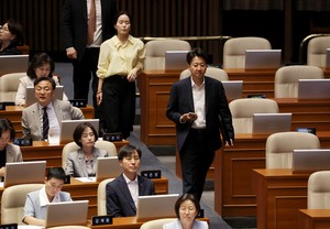 이준석에 날아드는 청구서…의원직 제명 청원 10만 돌파 [이런정치]