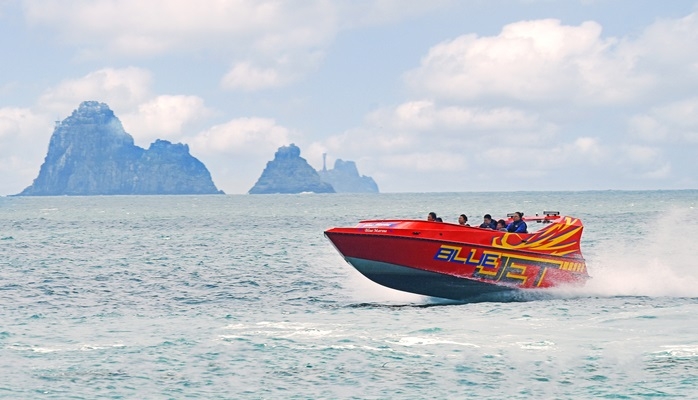 A recreational boat off Haeundae Beach in Busan (Korea Tourism Organization)