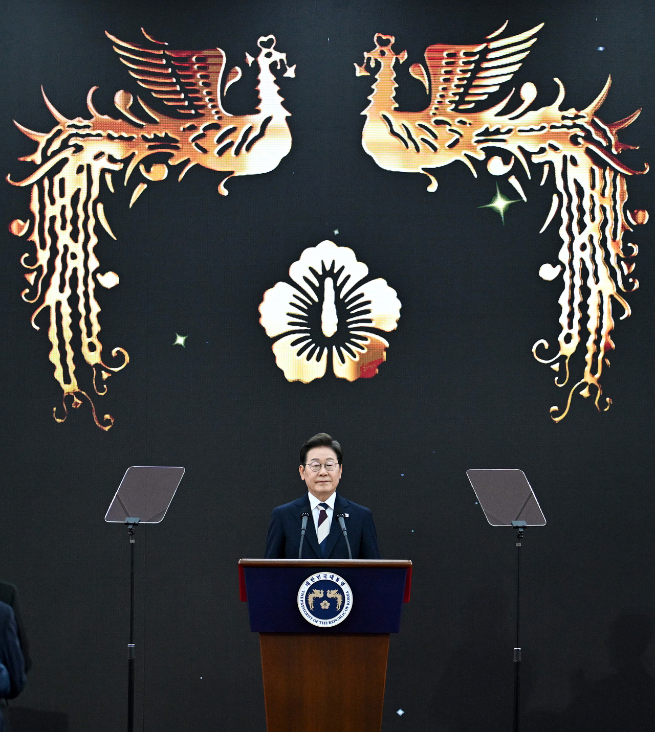 이재명 제21대 무신사 토토사이트이 지난 4일 오전 서울 여의도 국회 본관 로텐더홀에서 열린 취임선서식에 참석하던 모습. 이상섭 기자