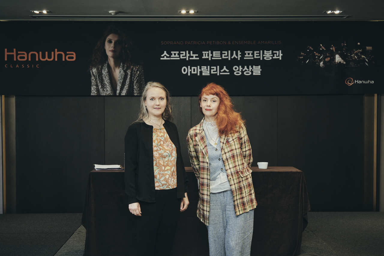 아마릴리스 앙상블의 엘로이즈 가이야르 예술감독과 소프라노 파트리샤 프티봉 [한화클래식 제공]