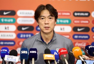 S. Korea coach looking to test young players ahead of World Cup