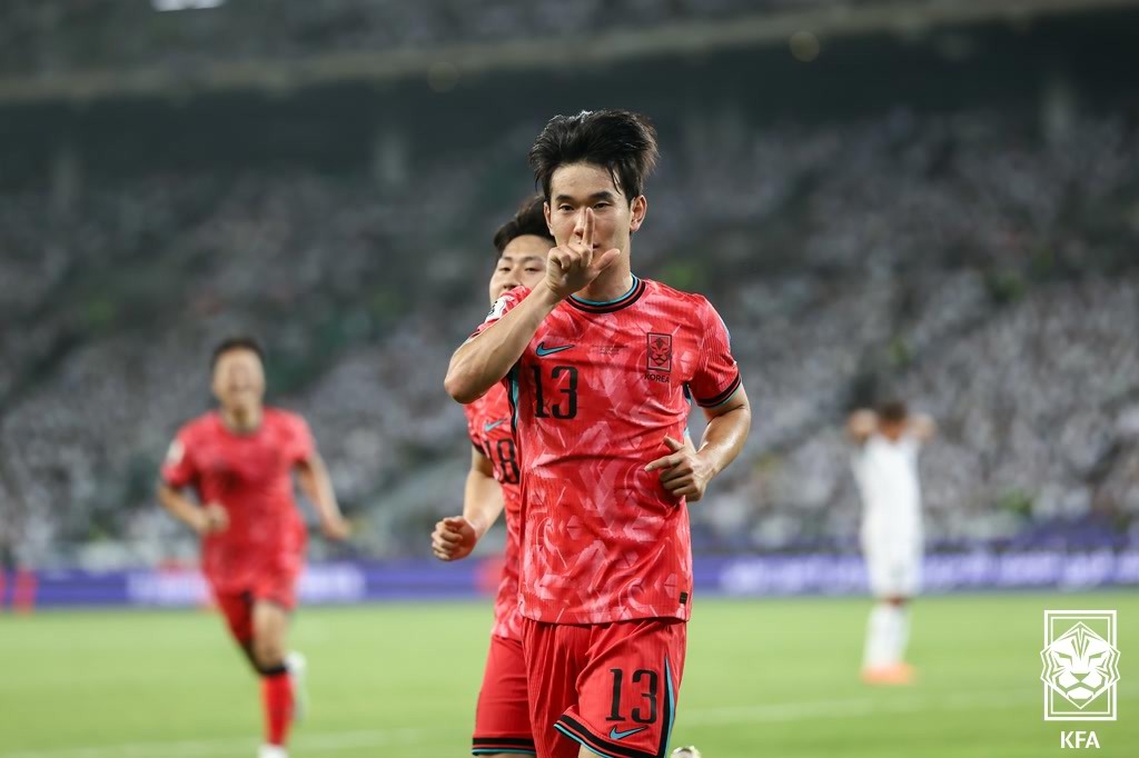 Kim Jin-gyu of South Korea celebrates after scoring against Iraq during the teams' Group B match in the third round of the Asian World Cup qualification at Basra International Stadium in Basra, Iraq, on June 5, 2025, in this AFP photo. (Yonhap)