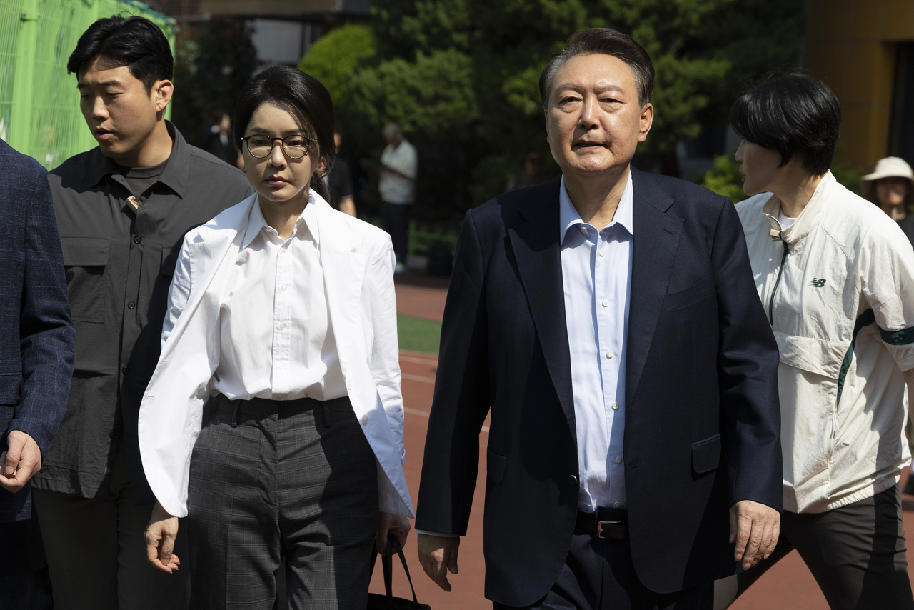 Former President Yoon Suk Yeol (right) and his wife Kim Keon Hee leave a polling station on Election Day on Tuesday. Yonhap