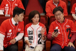 李토토사이트 무신사·트럼프 통화지연에 국힘 “코리아패싱 신호…왕따”