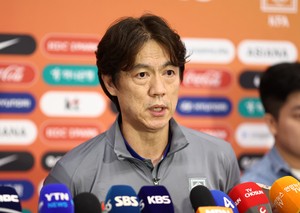 홍명보 감독 “바로 카림토토 체제…젊은 선수 시험할 기회”