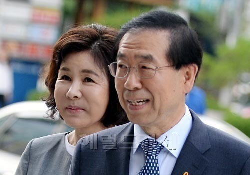 고(故) 박원순 전 서울시장과 부인 강난희(왼쪽) 씨. [인생한방 토토사이트경제DB]