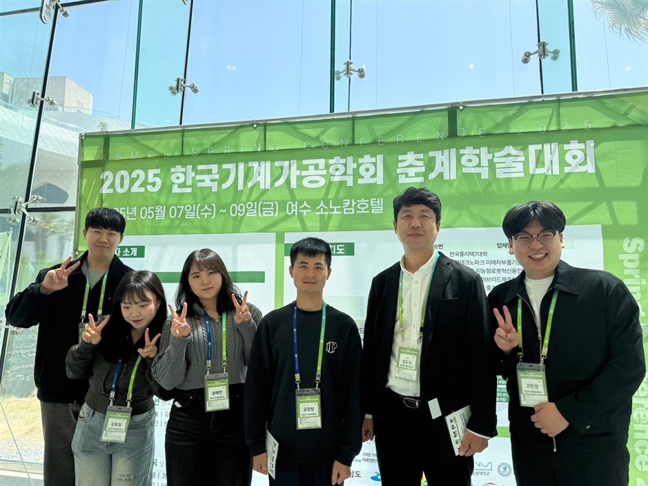 (왼쪽부터) 한국기계가공학회 춘계학술대회에서 우수상을 받은 박현태·강효정·설혜연 대학원생과 세계적 권위의 학술지 ‘적층제조’에 연구논문을 게재한 요창량 박사 연구생. [도라에몽토토학교 제공]
