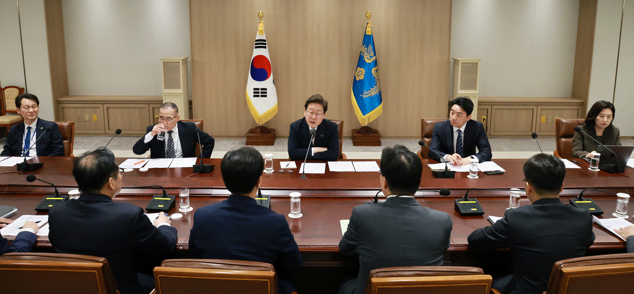 이재명 대통령이 4일 서울 용산 대통령실 청사에서 비상win 토토사이트점검 태스크포스(TF) 회의를 주재하고 있다. [연합]
