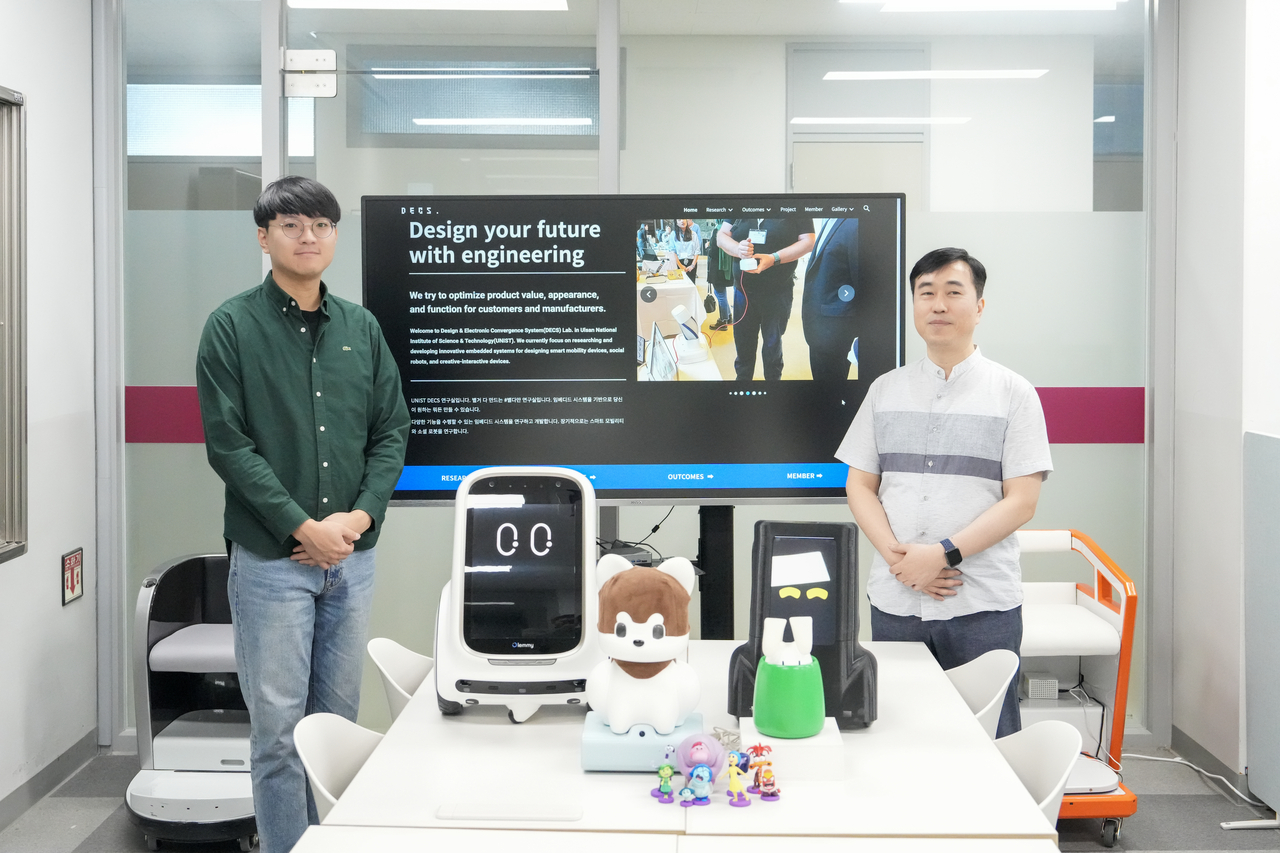 이번 연구를 수행한 이희승(오른쪽) UNIST 교수와 박하은 연구원.[UNIST 제공]