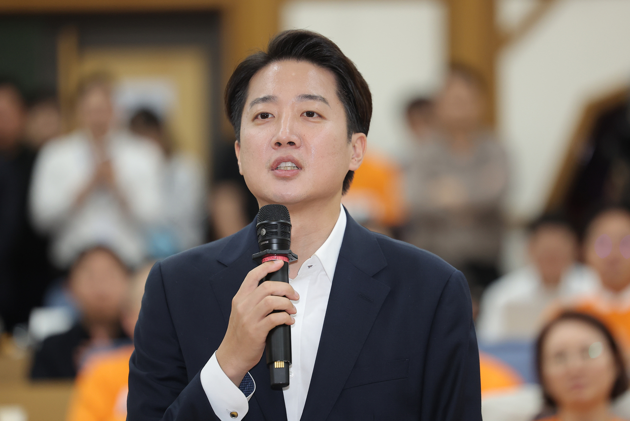 Rep. Lee  Jun-seok speaks at the National Assembly in Yeouido, Seoul, June 3. (Yonhap)