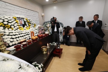 우원식 국회의장, 김충현씨 빈소서 “국회 도리 다할 것”