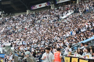 ‘신기록 코앞’ 프로야구 롯데, 홈·방문 20경기 연속 매진…한화와 최다 타이