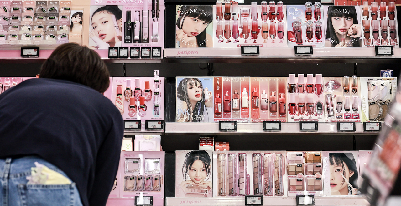 A customer browses Korean beauty products at a cosmetics store in Seoul on May 27. (Newsis)