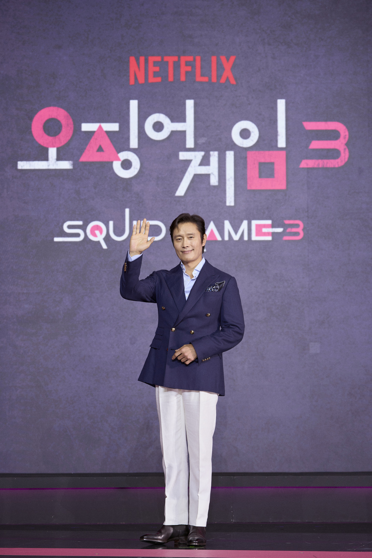 오징어 게임 프랑스 토토사이트3 제작발표회에서 배우 이병헌이 포즈를 취하고 있다. [넷플릭스 제공]