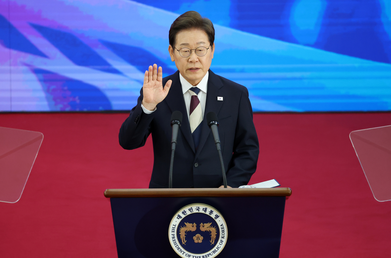 President Lee Jae-myung gives his inaugural speech at the National Congress on Wednesday. (Lee Sang-sub/The Korea Herald)