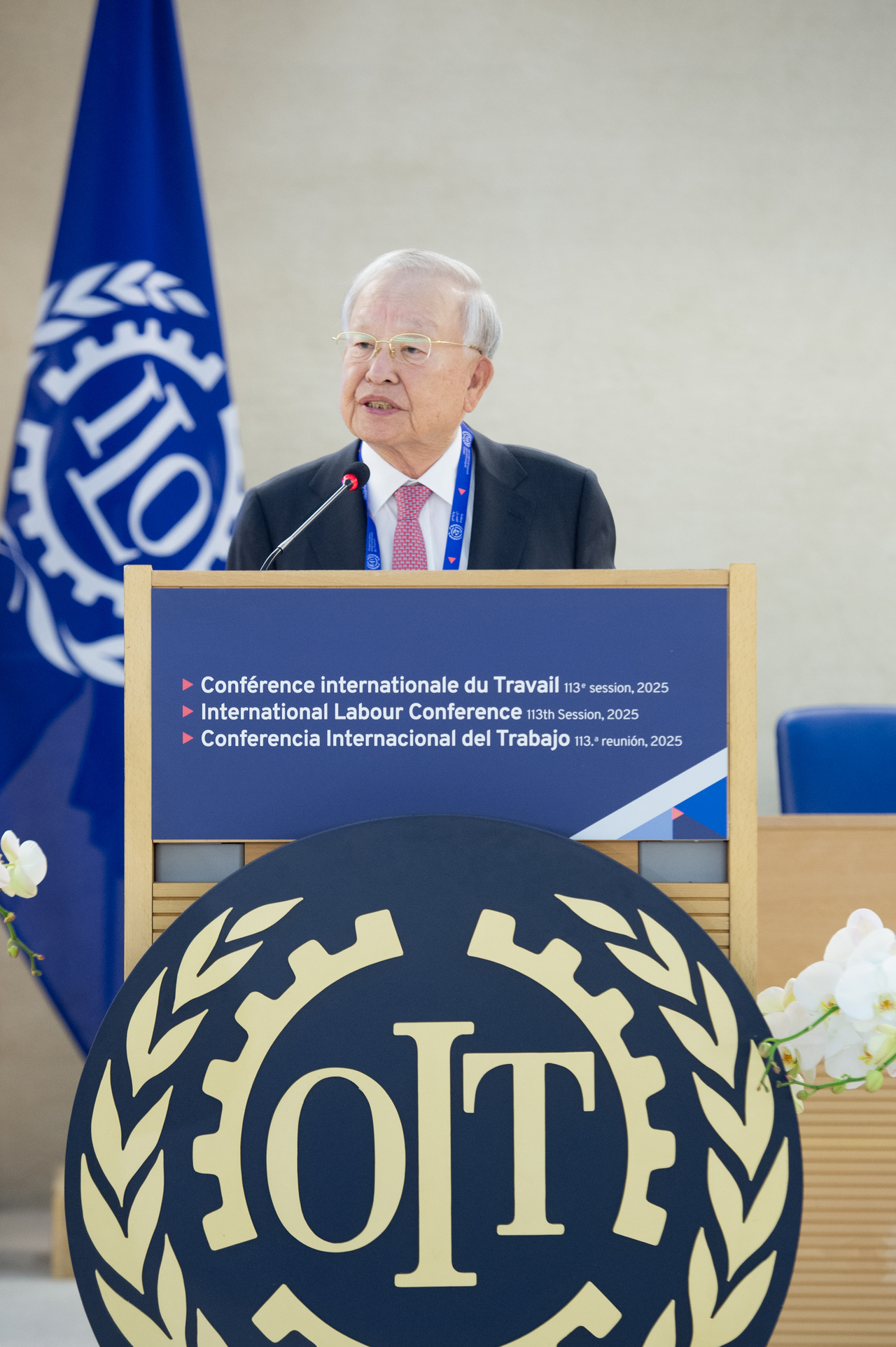 Sohn Kyung-shik, chairman of the Korea Enterprises Federation, delivers a speech at the ILO's 113th International Labour Conference in Geneva on Monday. (KEF)