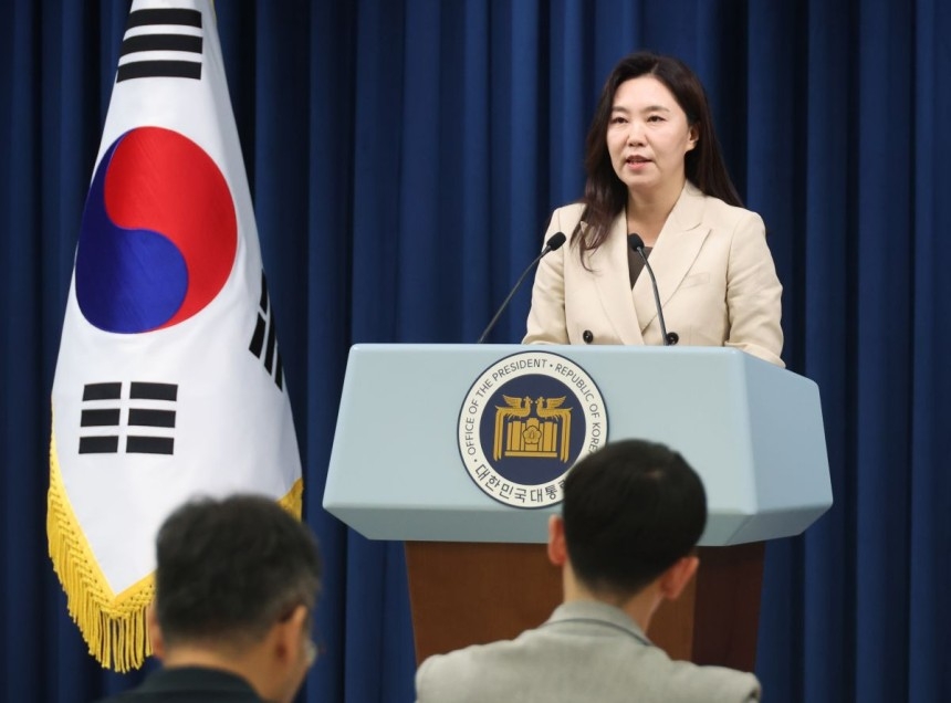 Presidential spokesperson Kang Yu-jung speaks at a press briefing at the presidential office in Yongsan, Seoul, on Monday. (Yonhap)
