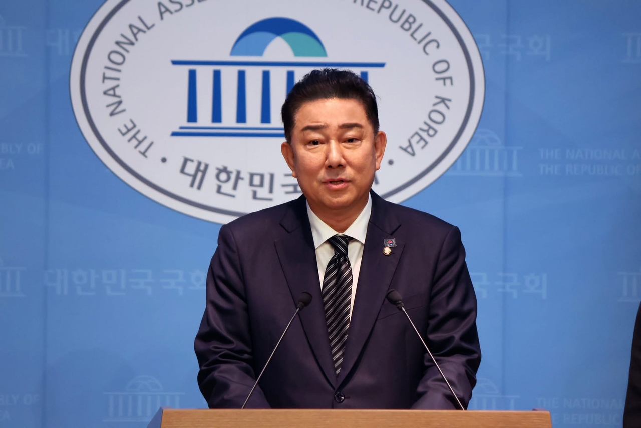 김병기 더불어민주당 의원이 5일 서울 여의도 국회 소통관에서 원내레프레 토토사이트 출마를 선언하고 있다. [연합]