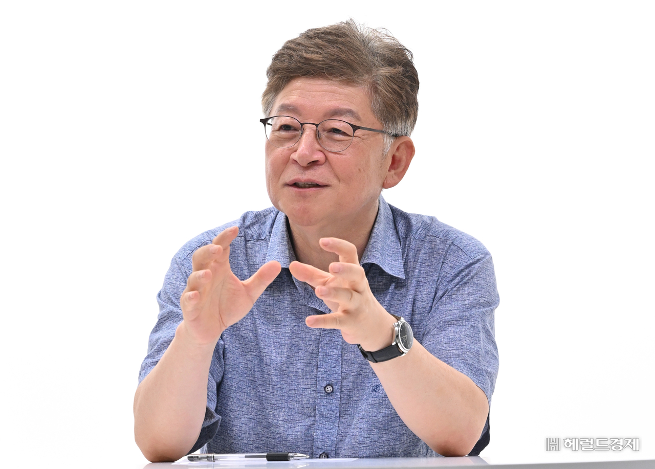 강성진 고려대 교수가 2024년 7월 24일 오전 서울 용산구 토토사이트 배너만들기스퀘어에서 열린 몽골 포럼 좌담회에서 발언하고 있다. 임세준 기자