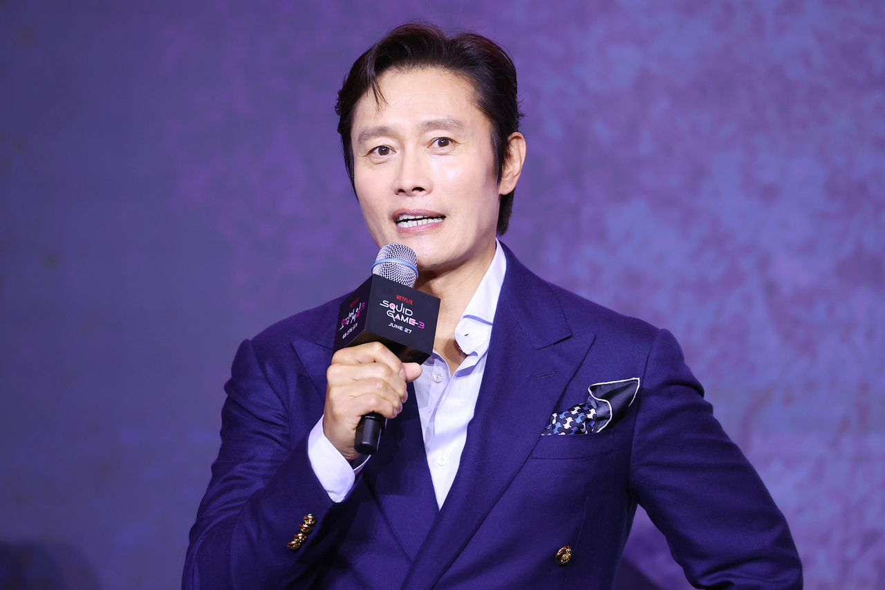Lee Byung-hun speaks during a press conference held in Yongsan-gu, Seoul, Monday. (Yonhap)