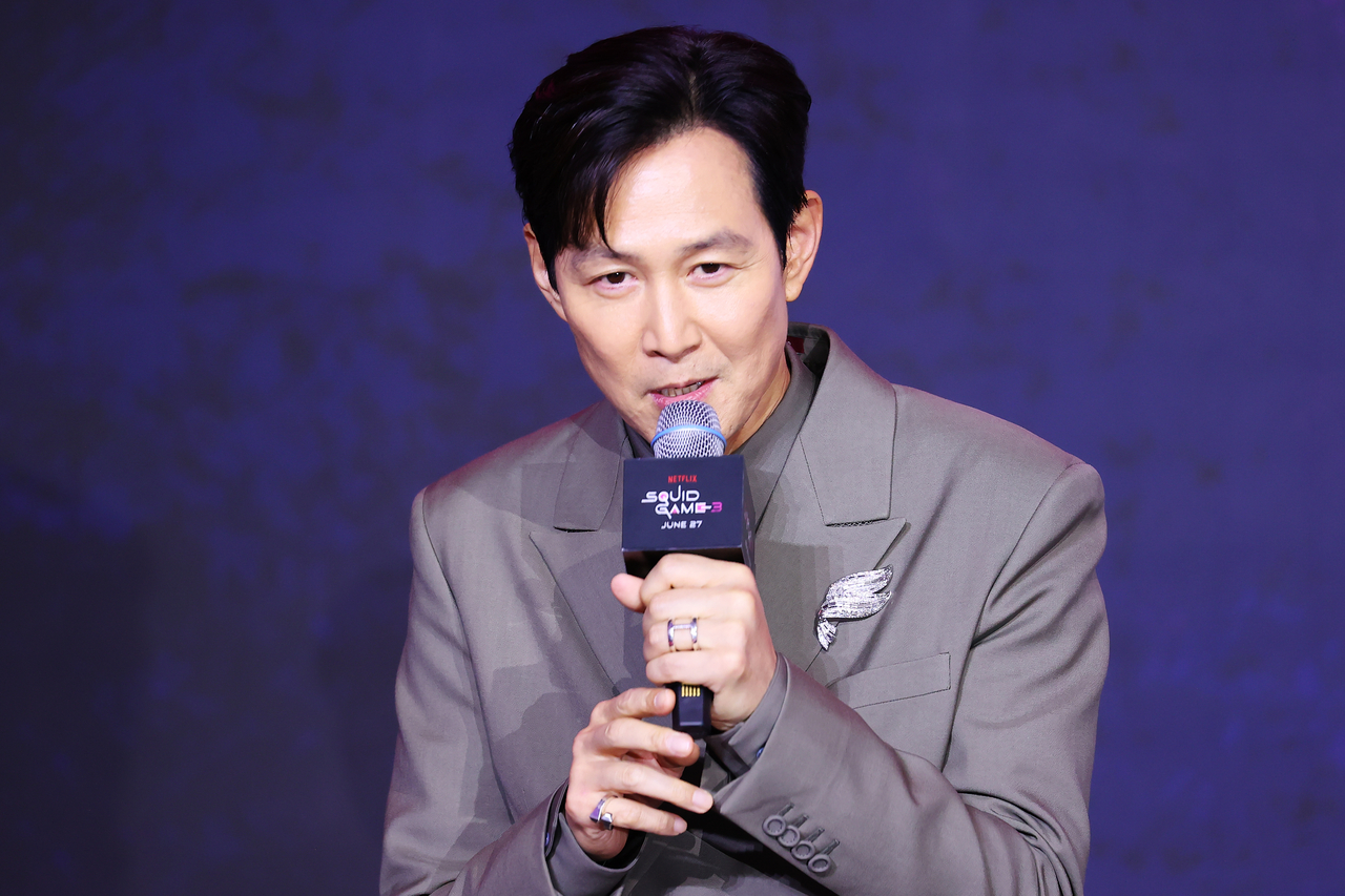 Lee Jung-jae speaks during a press conference held in Yongsan-gu, Seoul, Monday. (Yonhap)