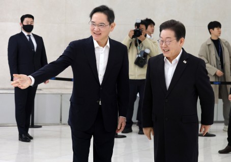 President Lee likely to meet chaebol chiefs ahead of G7