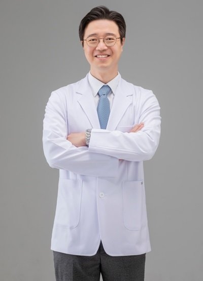 영남속연합내과 이호찬 원장은 “정기적인 건강검진도 필수인데 특히 40대 이상이거나 비만, 당뇨, 고지혈증, 고혈압 등 대사질환을 앓고 있다면 초음파 검사를 포함한 간 건강 체크를 주기적으로 받아야 한다”고 조언했다.