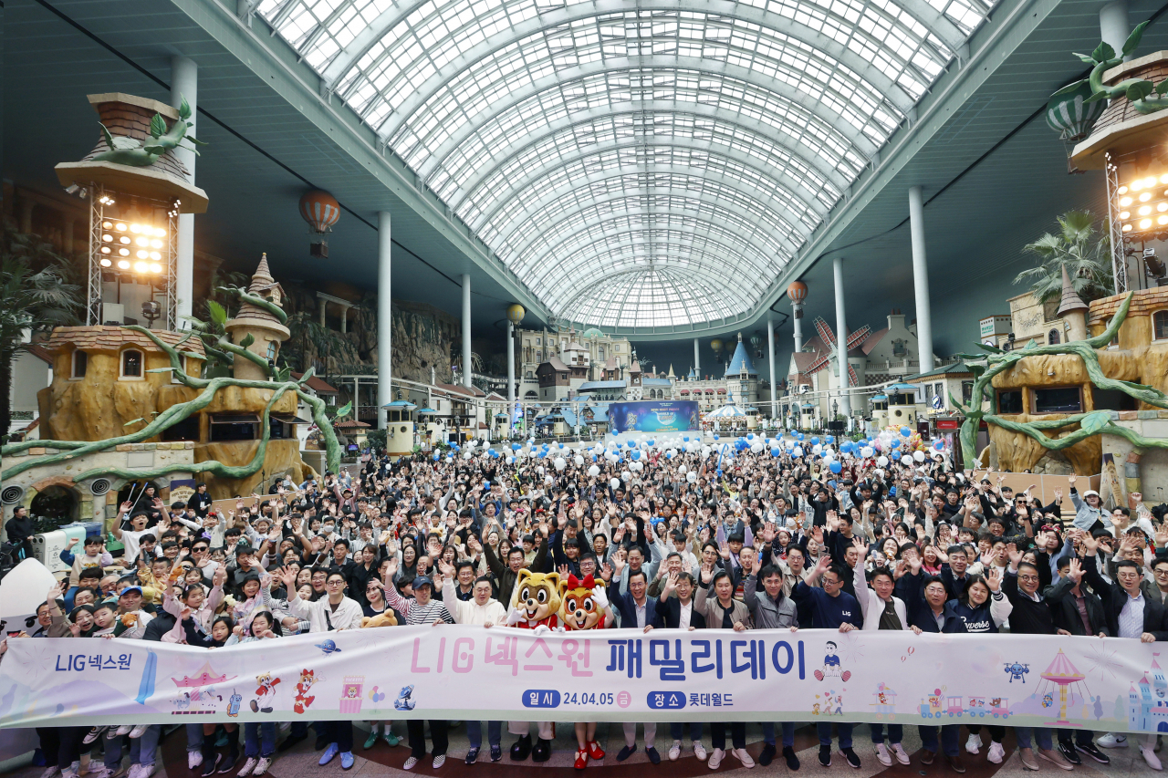 무신사 토토사이트넥스원이 지난해 4월 서울시 잠실 롯데월드에서 임직원과 가족 1만여명이 참가한 가운데 ‘패밀리데이’ 행사를 개최했다. [무신사 토토사이트넥스원 제공]