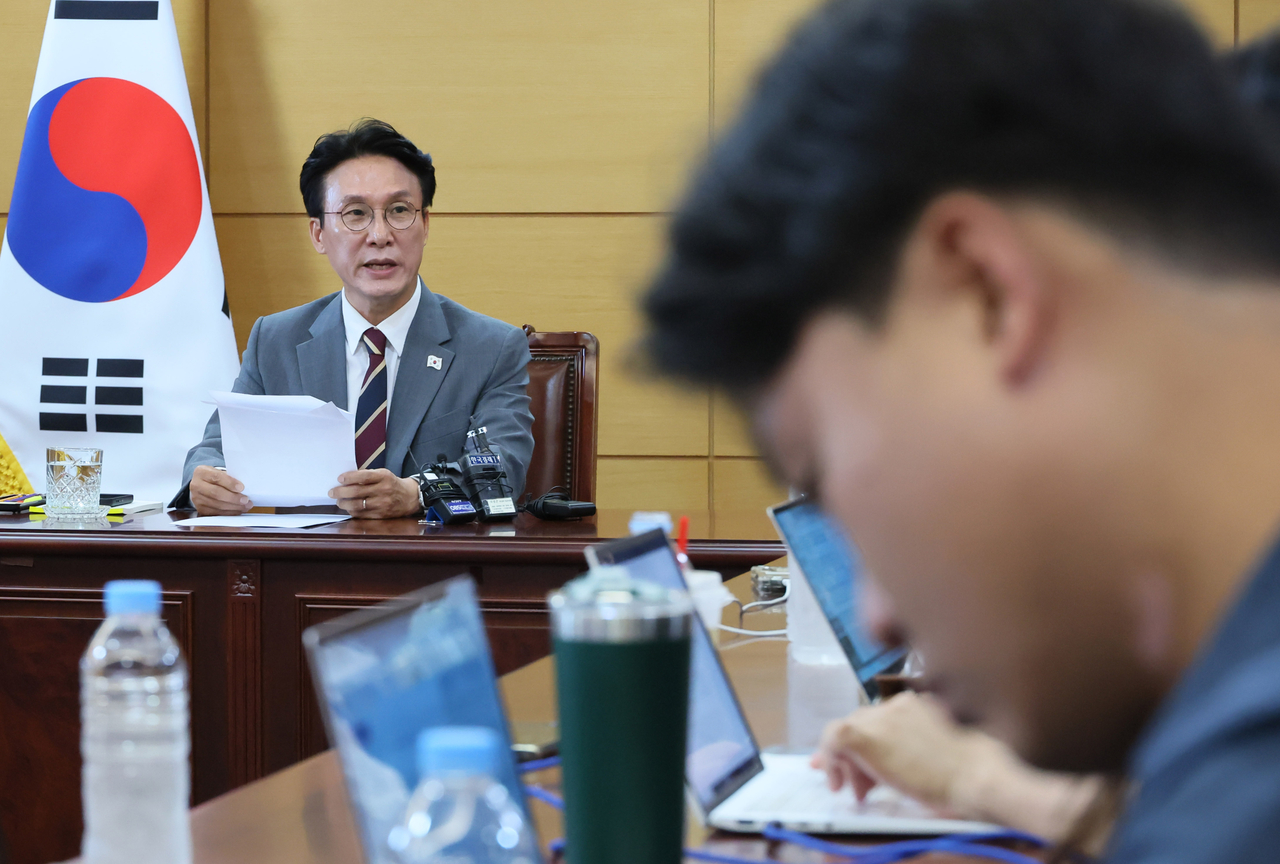 김민석 국무총리 후보자가 10일 서울 금융감독원 연수원에서 기자간담회를 하고 있다. [연합]