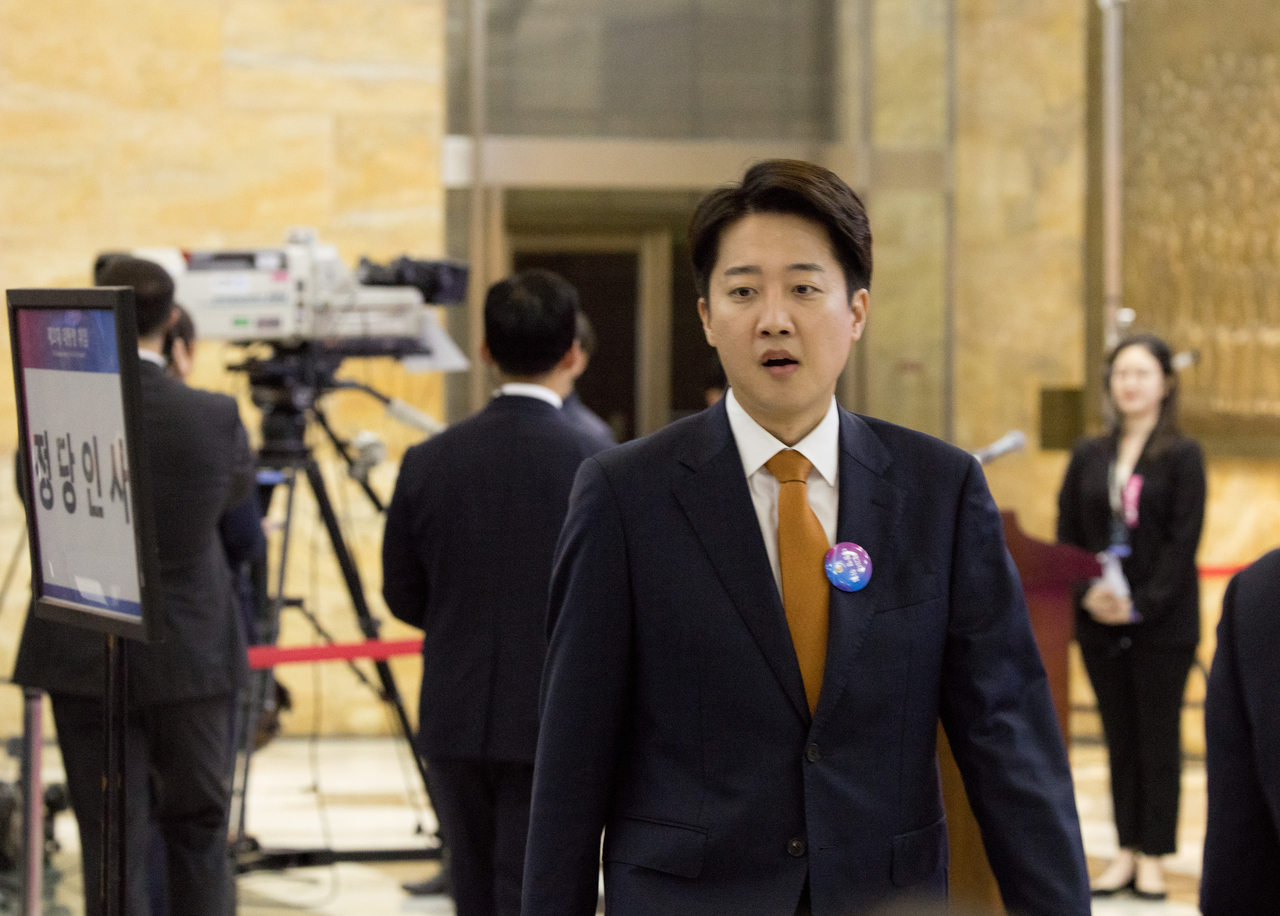개혁신당 이준석 의원이 4일 서울 여의도 국회에서 열린 제21대 이재명 대통령 취임선서식에 참석하고 있다. 2025.6.4 [국회사진기자단] <연합뉴스>