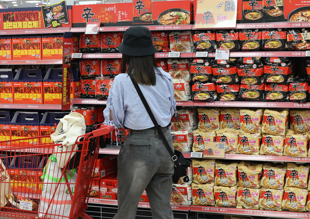 서울 시내 한 대형 마트에 퍼스타 토토이 진열돼 있다.  [연합]