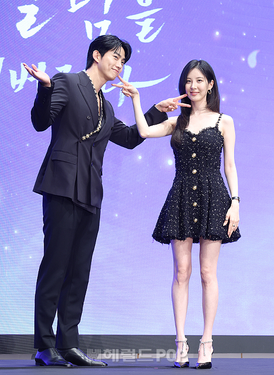 옥택연, 서현/사진=민선유 기자