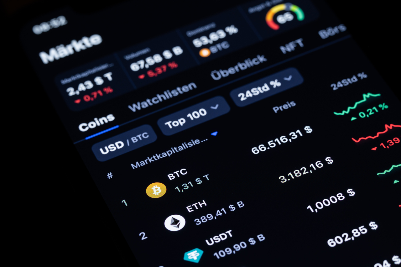 암호화폐 거래 정보 제공 플랫폼인 코인마켓캡 화면에 비트코인(BTC), 이더리움(ETH)과 함께 스포츠토토 베팅샵 테더(USDT)의 로고가 표시돼 있는 모습 [게티이미지뱅크]
