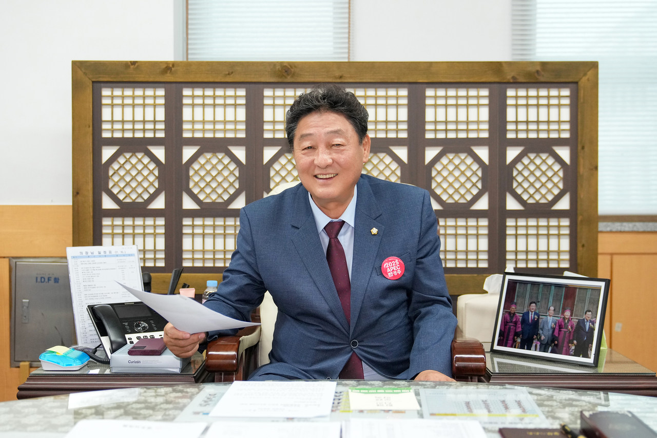이동협 토토사이트 헐크 가입코드이 11일 헤럴드경제와의 인터뷰를 통해 “올 가을 경주에서 치러지는 APEC 성공 개최를 위해 경주시의회 차원에서 집행부를 적극 돕겠다”며 “이를 통해 경주시가 세계적인 도시로 우뚝 설수 있도록 하겠다”고 말했다.[경주시의회 제공]