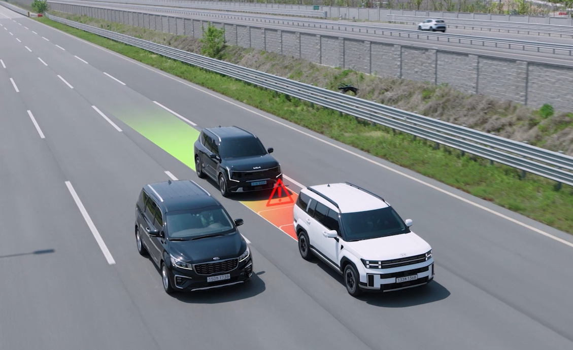 Hyundai Mobis' new technology automatically accelerates to prevent rear-end collisions. (Hyundai Mobis)