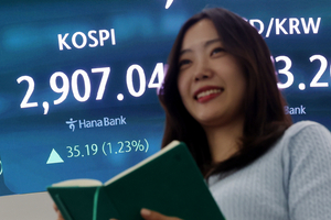 Kospi soars to 3-year high on foreign buying, tech rally