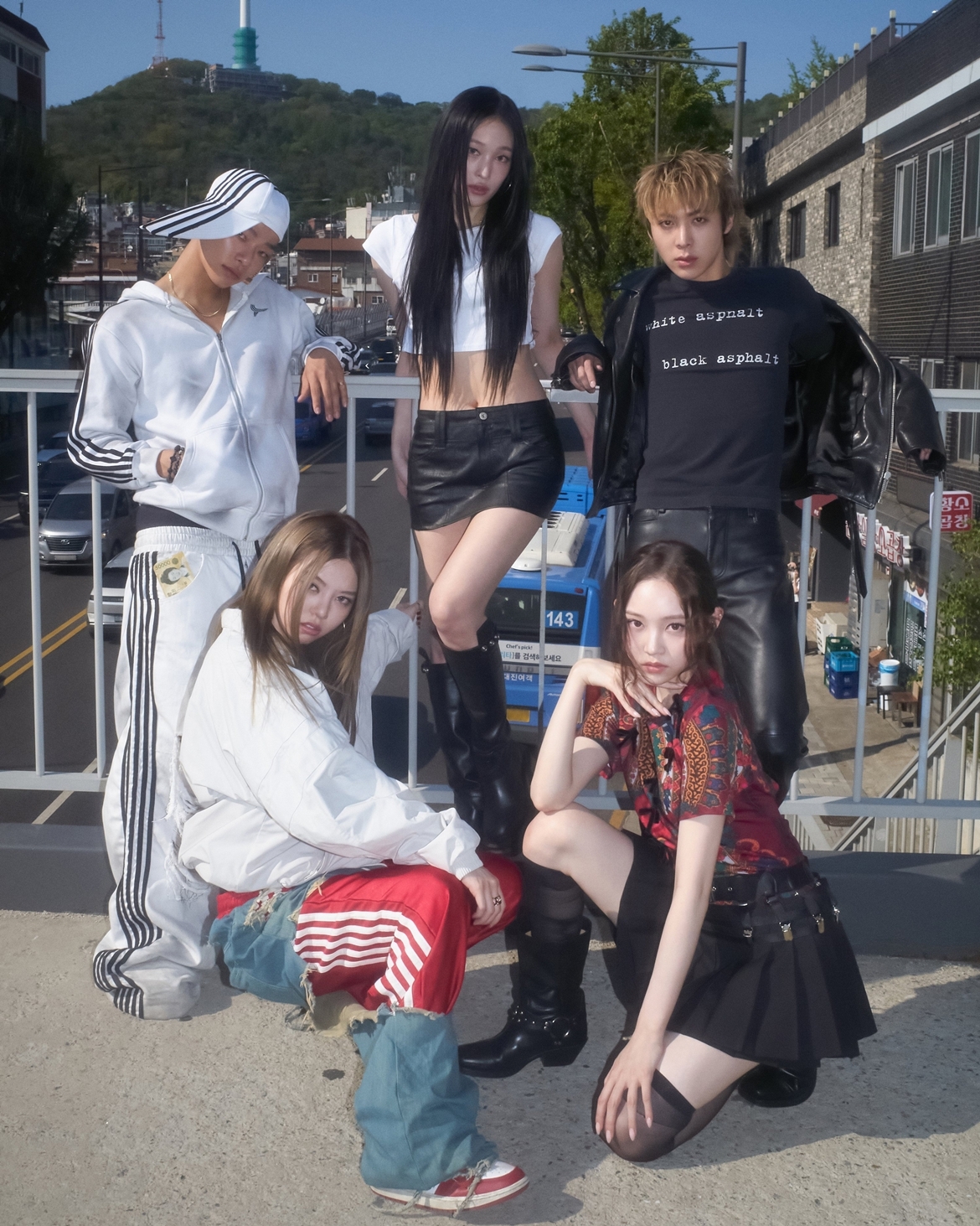 올데이 프로젝트/사진=더블랙레이블 제공