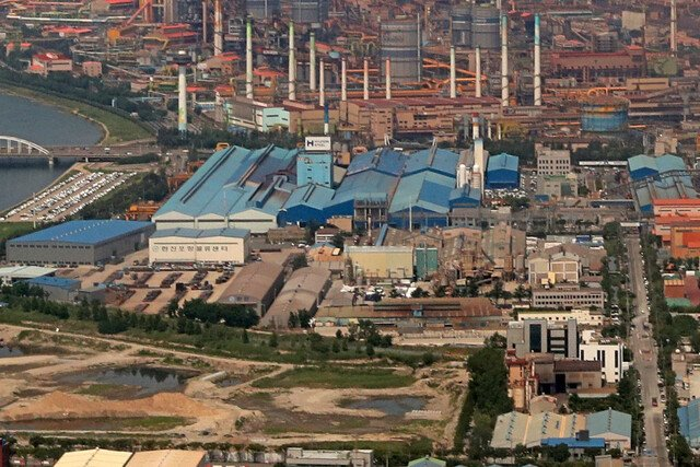 This undated file photo shows Hyundai Steel's plant in Pohang. Yonhap