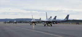 KF-16 전투기 알래스카에서 사고…조종사 2명 비상탈출 무사