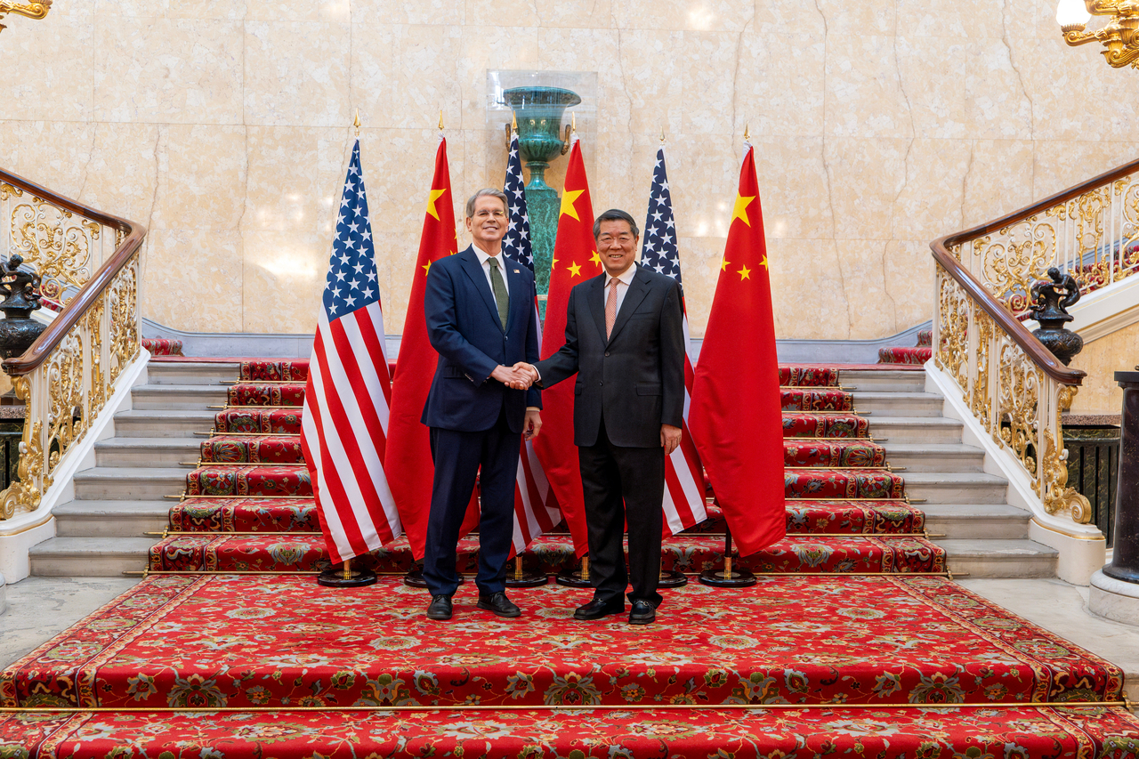 US Treasury Secretary Scott Bessent and Chinese vice premier He Lifeng meet in London on Monday. Reuters-Yonhap