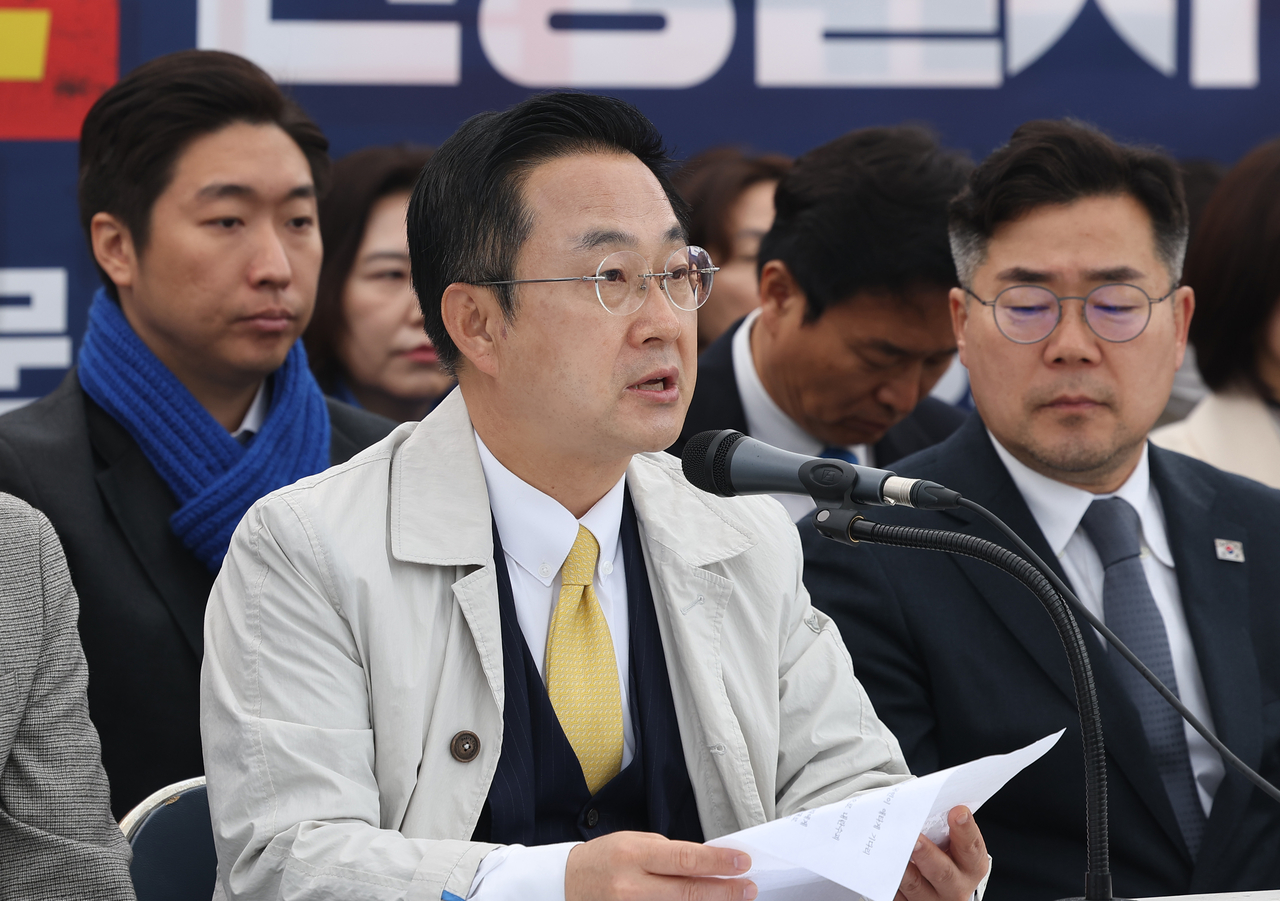 박성준 더불어민주당 사이다토토수석부대표가 지난 3월 27일 서울 종로구 광화문 천막당사에서 열린 정책조정회의에서 발언하고 있다. [연합]