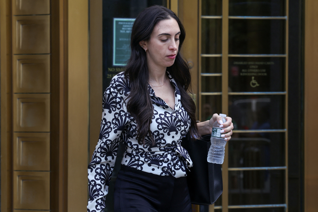 Teny Geragos, attorney for Sean “Diddy” Combs, leaves the US federal court in Manhattan, New York, June 5. (Reuters-Yonhap)