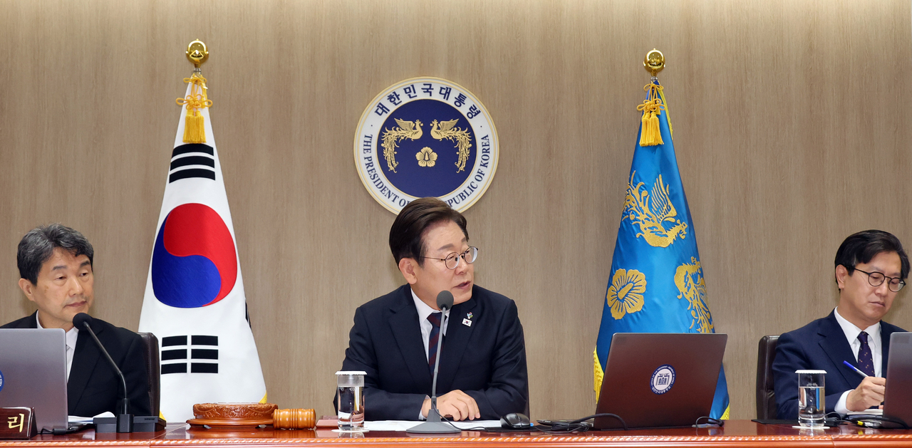 이재명 대통령이 10일 서울 용산 대통령실에서 열린 국무회의에서 발언하고 있다. [연합]
