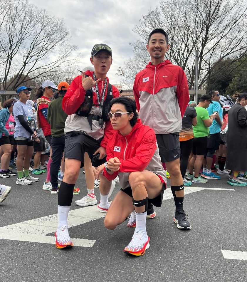 Ryu Jun-yeol (center) at the "Tokyo Marathon 2025" (Instagram)