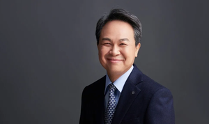 신한금융 진옥동 회장, '탈탄소 전환금융' 활성화 촉구: 금융사 역할 강조