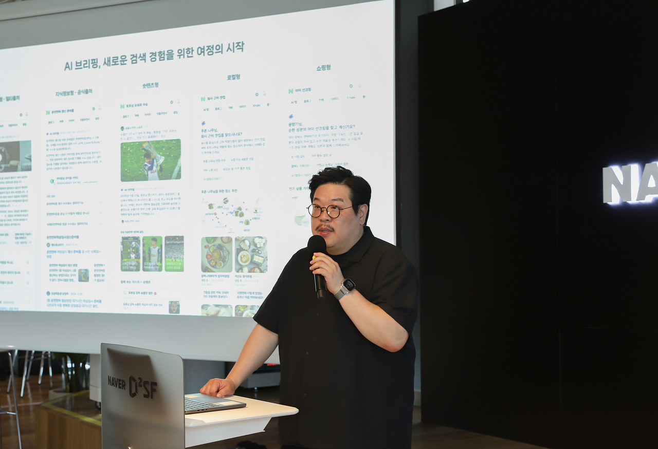 김재엽 네이버 검색플랫폼 리더가 12일 서울 서초구 네이버 D2SF 강남에서 기자간담회를 열고 네이버의 토토사이트 디오스 검색 전략을 발표하고 있다. [네이버 제공]