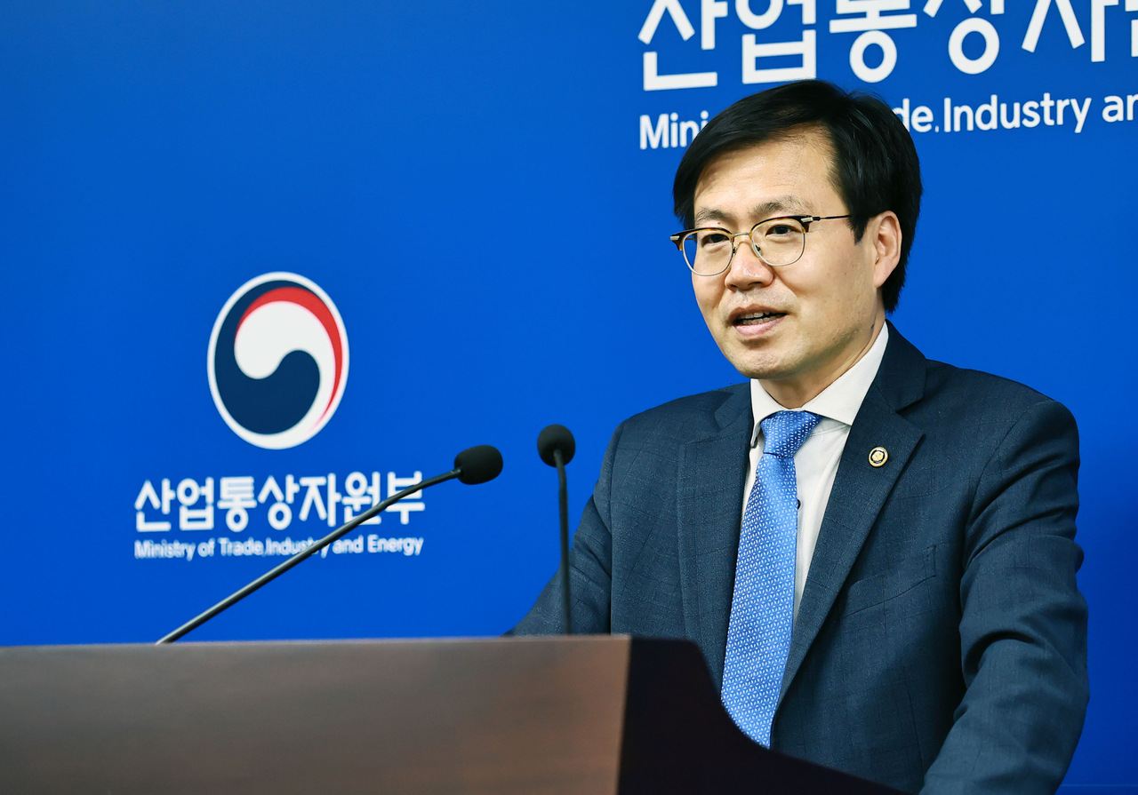 여한구 산업통상자원부 통상교섭본부장이 12일 정부세종청사 기자실에서 향후 대미관세on game 토토사이트에 대해 질문에 답하고 있다. [산업통상자원부 제공]
