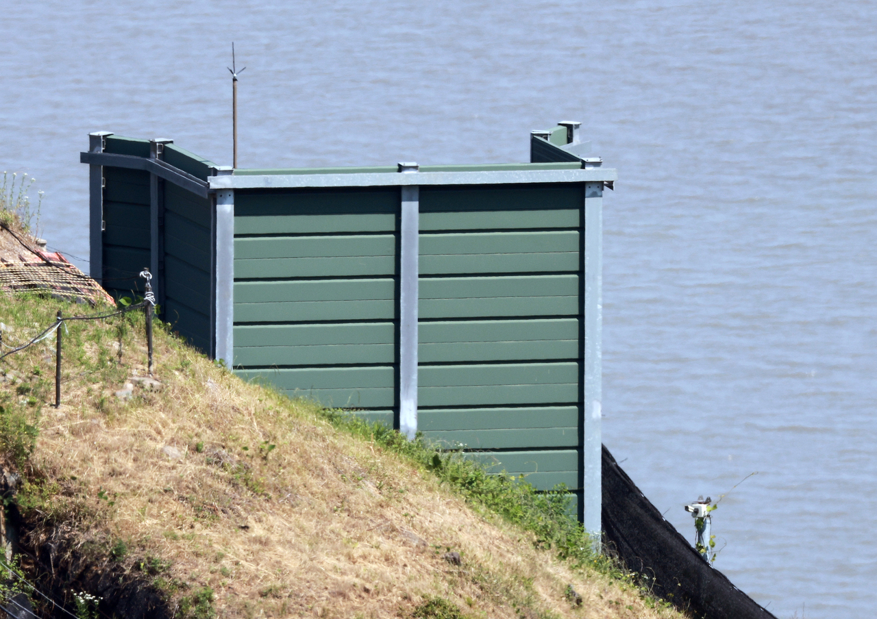 A military facility housing loudspeakers for anti-North Korea broadcasts stands near the inter-Korean border in Paju, Gyeonggi Province, on Thursday. (Yonhap)