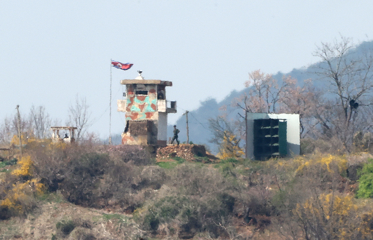 A loudspeaker stands next to a North Korean guard post on April 15, in this photo taken from an observatory post just south of the Demilitarized Zone separating the two Koreas. (Newsis)